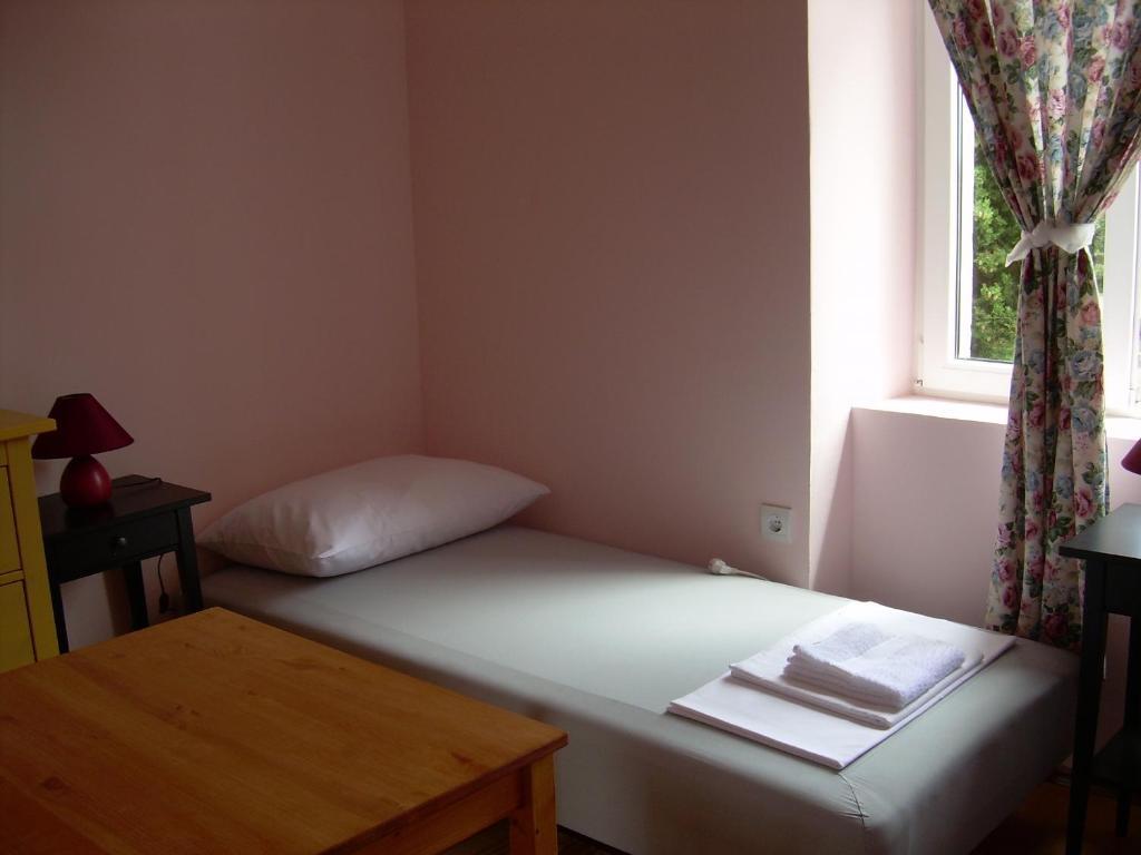 Phara Hostel Gdinj Rum bild